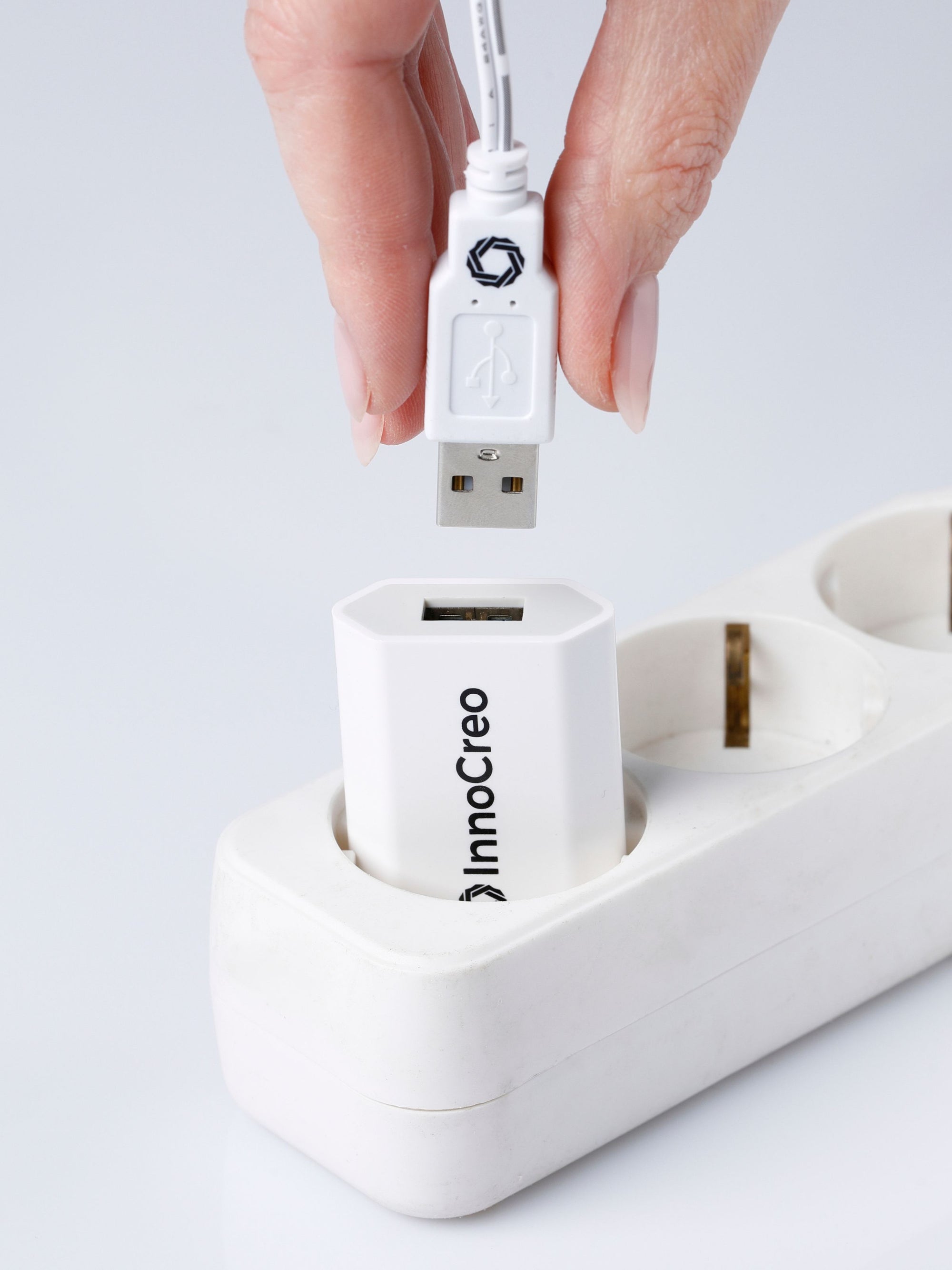 USB Netzteil für InnoCreo Lampenschirme Einstecken